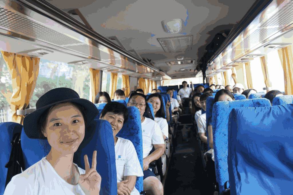 湖南湘辉组织全体员工“森林徒步+战地漂流”之旅
